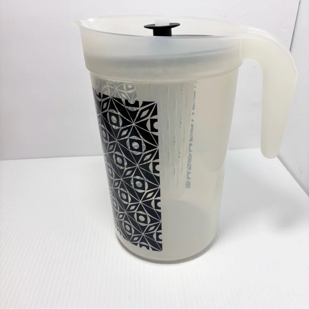 Tupperware Pitcher‎ 2 Quart Push Button with Infuser Deco Vibe Black